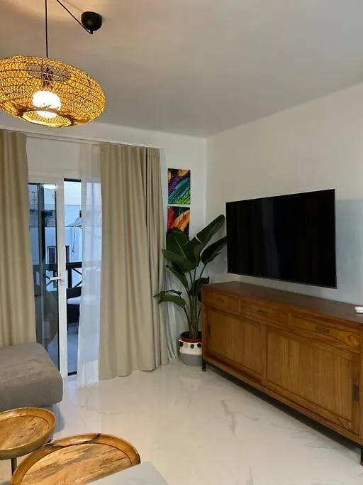 Moderno Apartamento Cerca Al Mar Tias Apartment