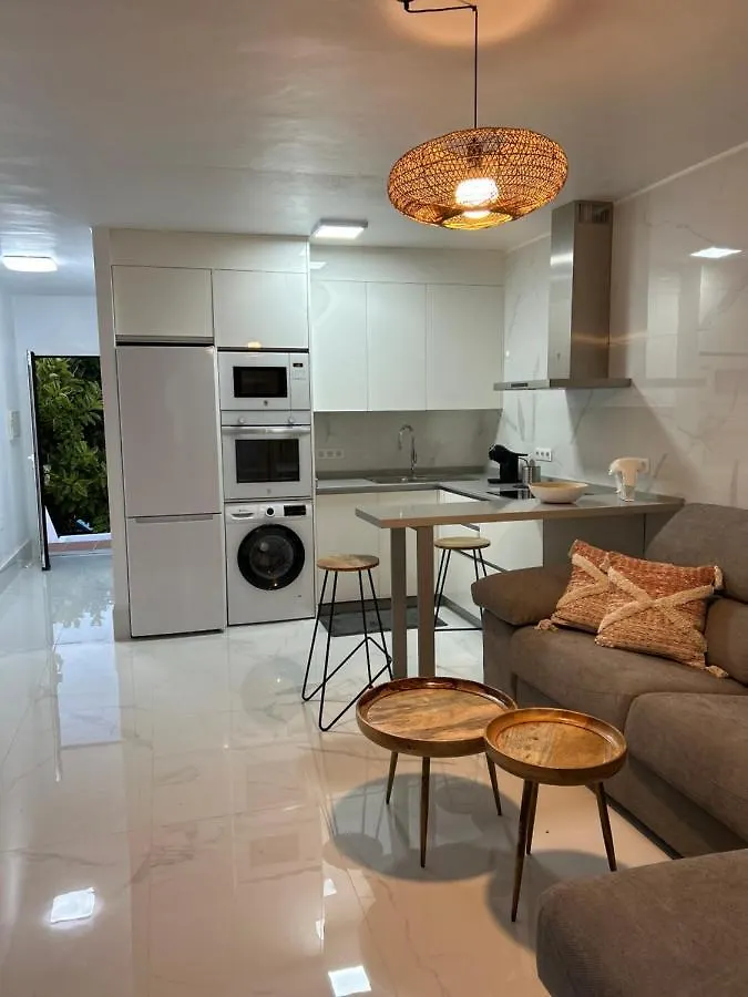 Moderno Apartamento Cerca Al Mar Tias Apartment